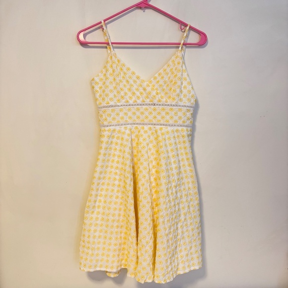 Trixxi V Neck Sleeveless Fit and Flare Embroidered Dress Yellow White Size M NWT - Picture 4 of 5